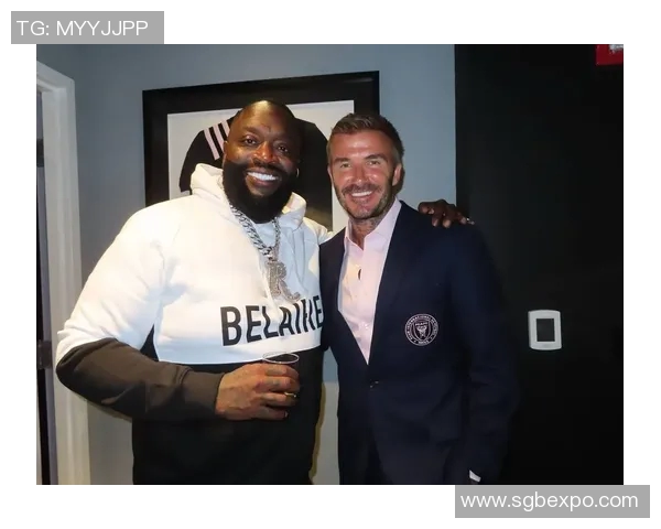 足球明星亲吻老婆甜蜜瞬间视频分享感动无数球迷心灵 足球明星亲吻老婆甜蜜瞬间视频分享感动无数球迷心灵